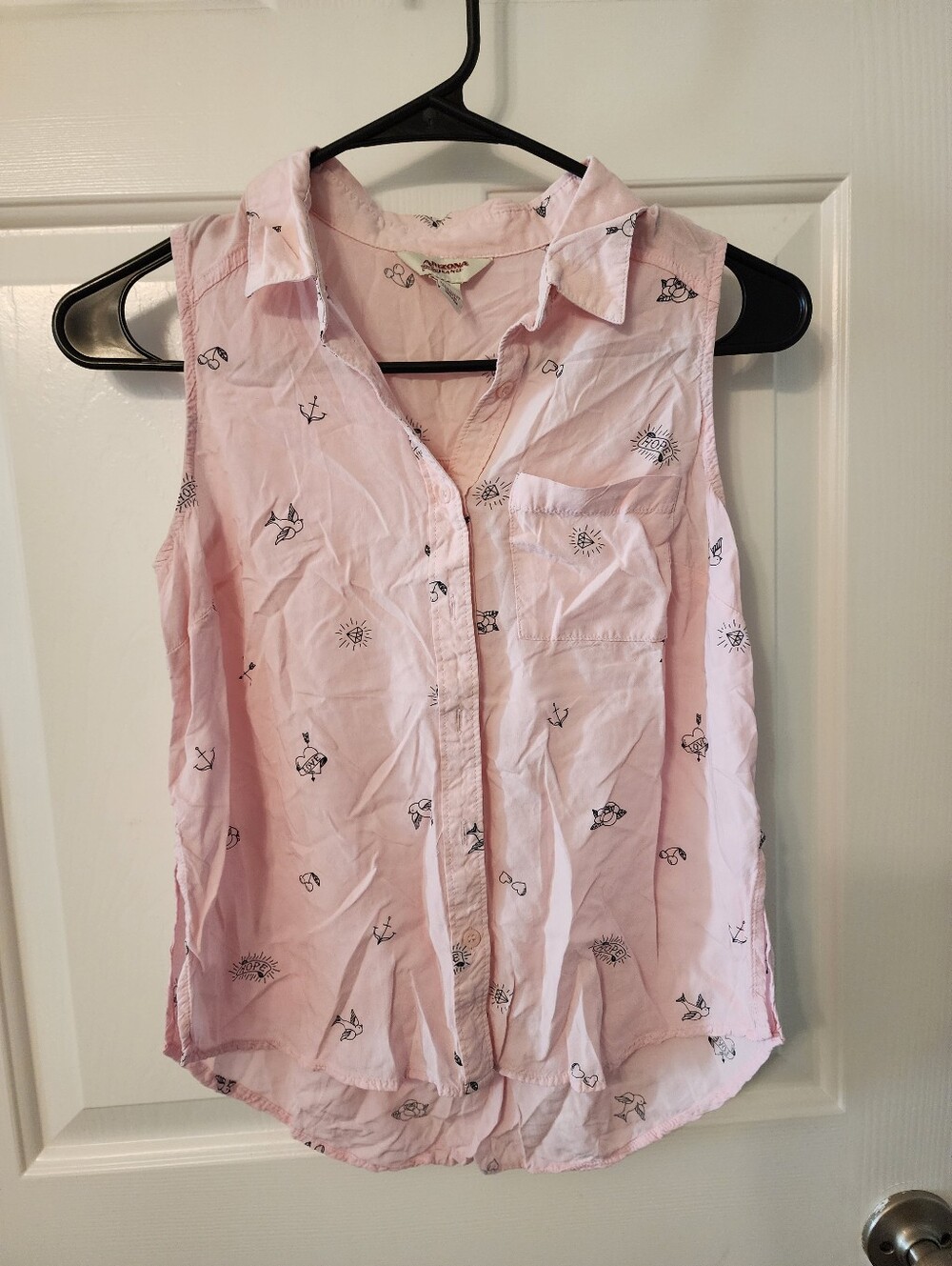 Arizona Jean Co Light Pink Tattoo Print Sleeveless Button Down Shirt XS